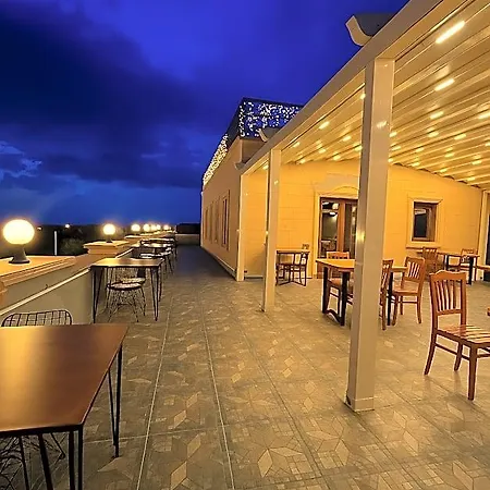 Grand Üçhisar